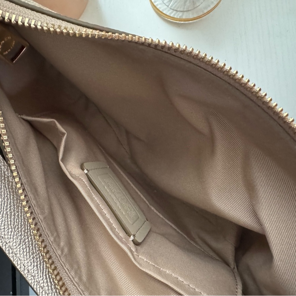 Coach Payton Hobo Bag In Signature Canvas - Picture 3 of 4
